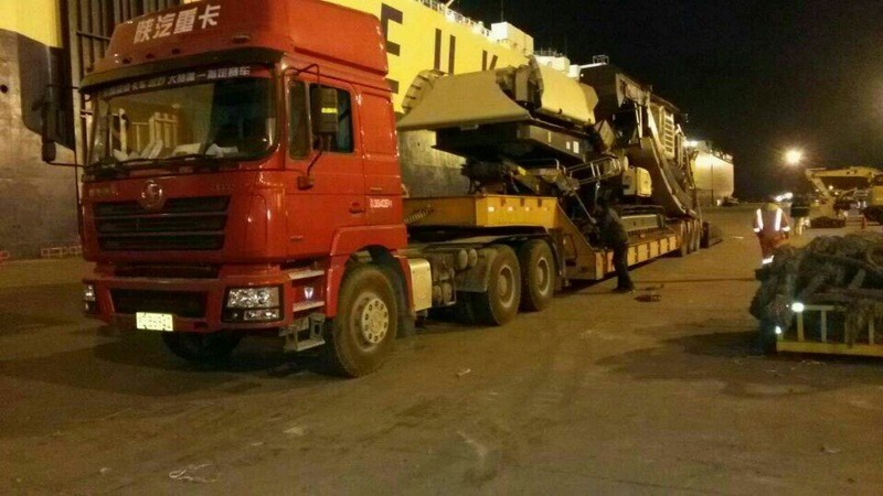 20米履带破碎机运输